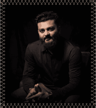 Portrait of Vastranand founder Ravi Viradiya